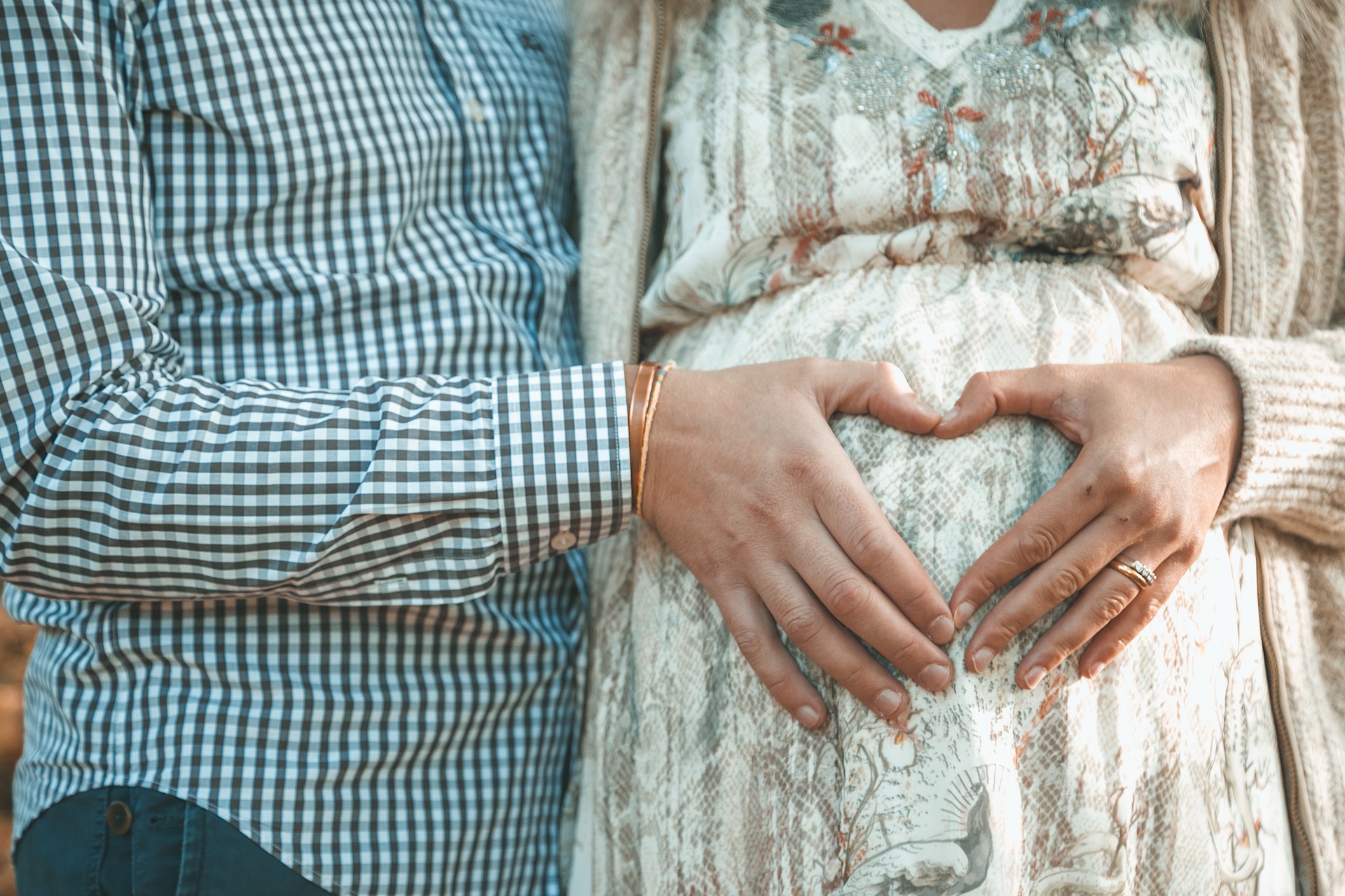 Une femme peutelle tomber enceinte alors qu'elle l'est déjà ?  Ça m