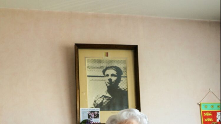 Colette Marin-Catherine, ancienne résistante, chez elle à Caen (Normandie). Photo Guilherme Ringuenet