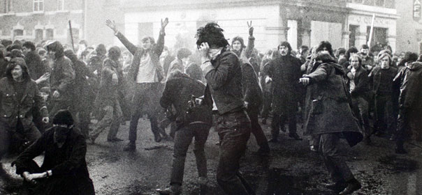 En 1972, une manifestation d'étudiants catholiques tourne à l'émeute. ® Gilles Peress.