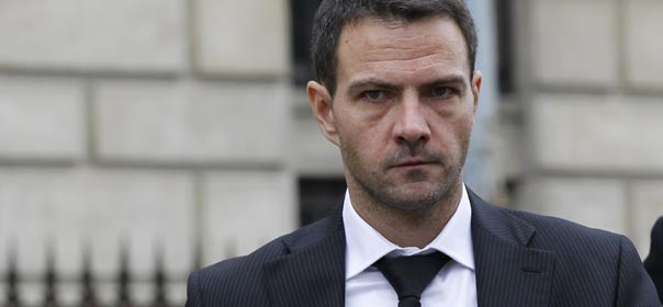 Jérôme Kerviel arrive à la Cour de Paris pour le verdict de son procès en appel, le 24 octobre 2012. © REUTERS