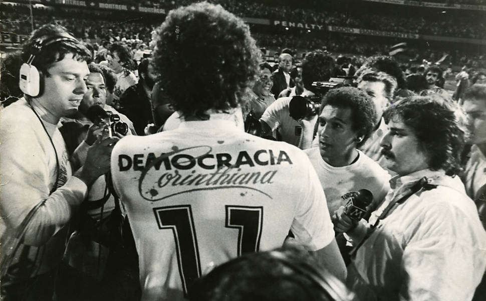 Sócrates et son maillot "Democracia Corinthiana" ©CC