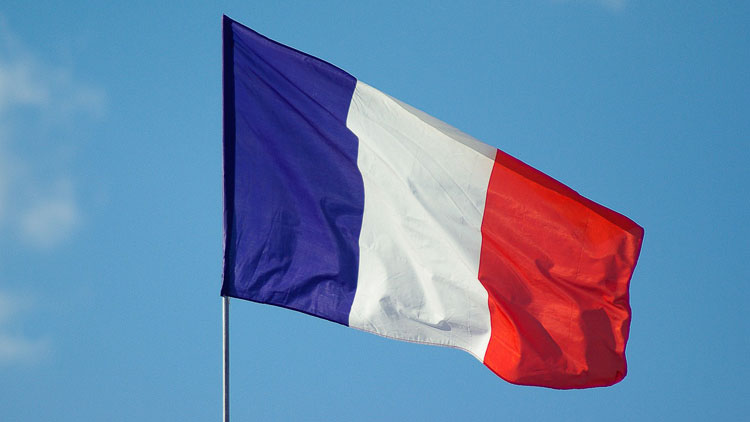 Qui A Le Droit De Hisser Le Drapeau Francais Ca M Interesse