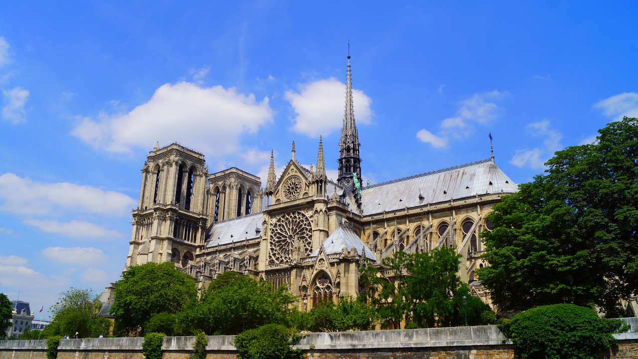 Quelle Difference Entre Une Basilique Et Une Cathedrale Ca M Interesse