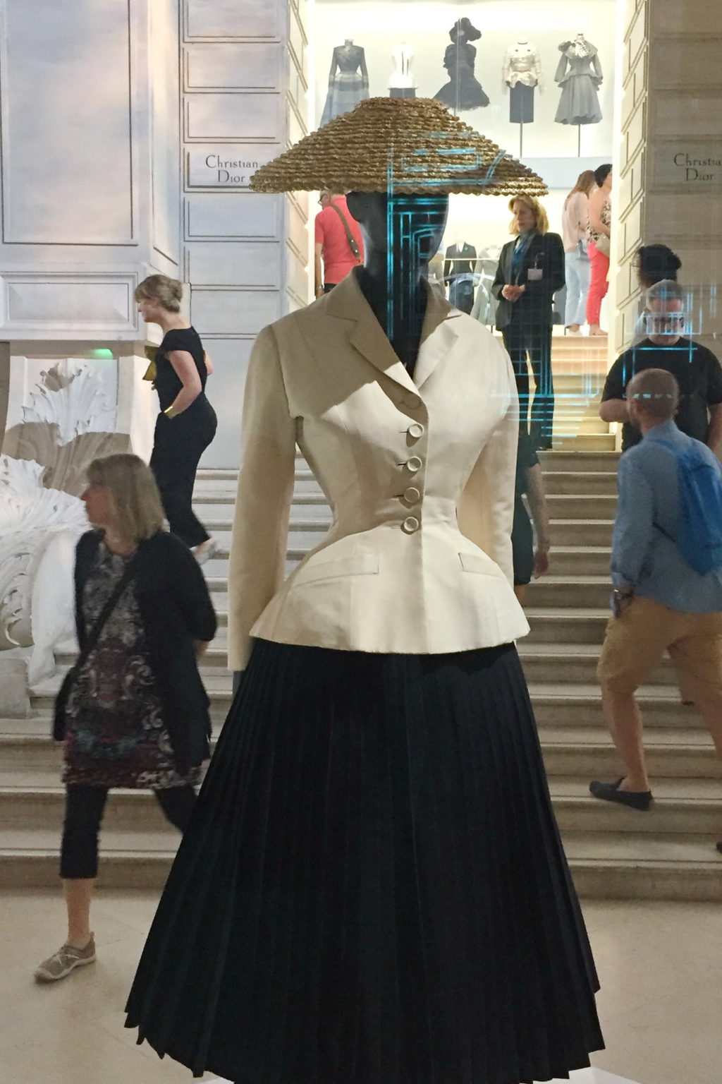 Le jour où Christian Dior a présenté sa première collection Ça m'intéresse Le jour où Christian Dior a présenté sa première collection Ça m'intéresse