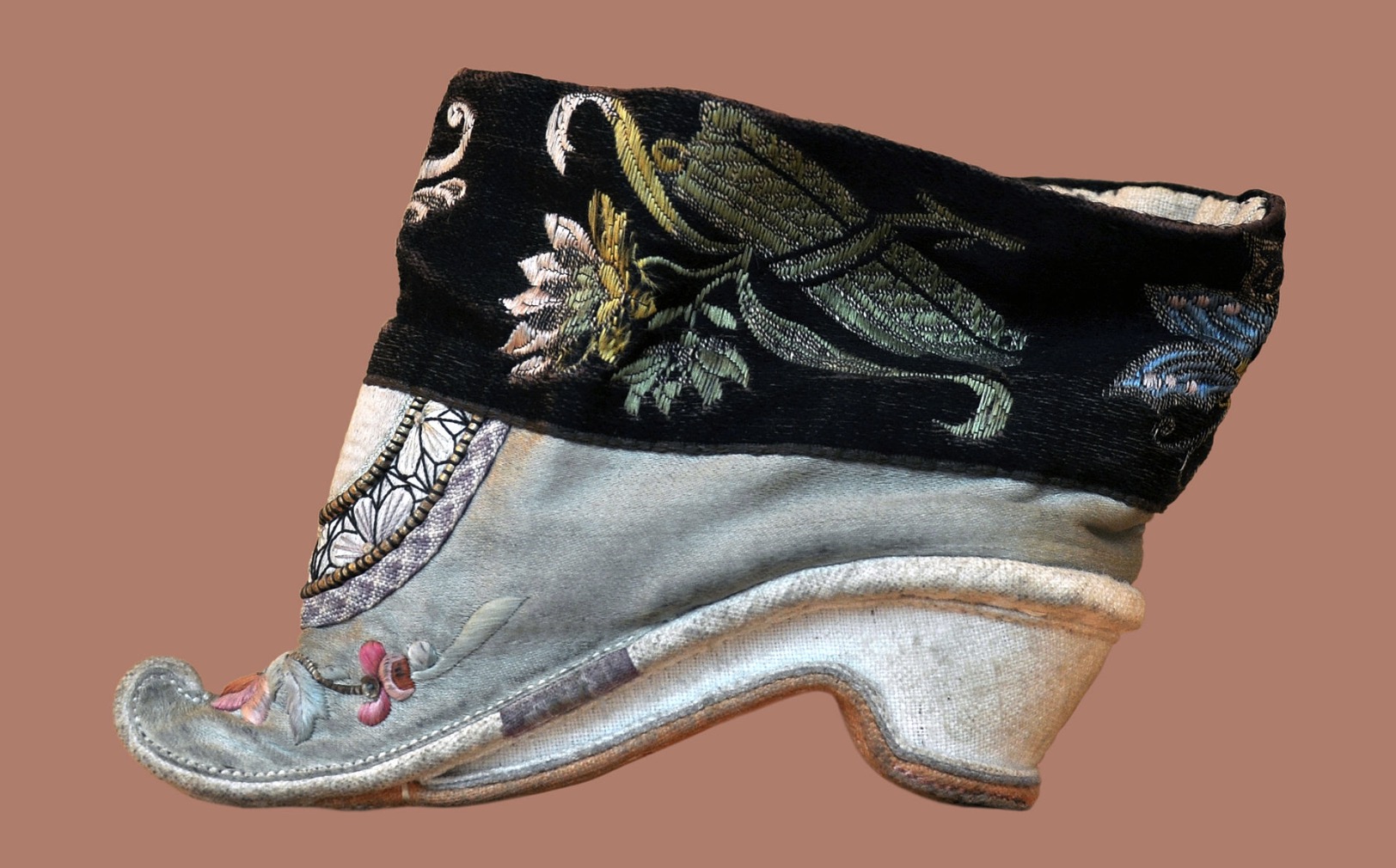 D'où la tradition des pieds bandés en Chine ? Ça m'intéresse